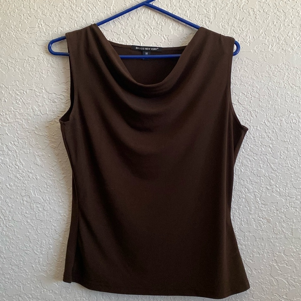 Woman’s no sleeve blouse, brown size medium